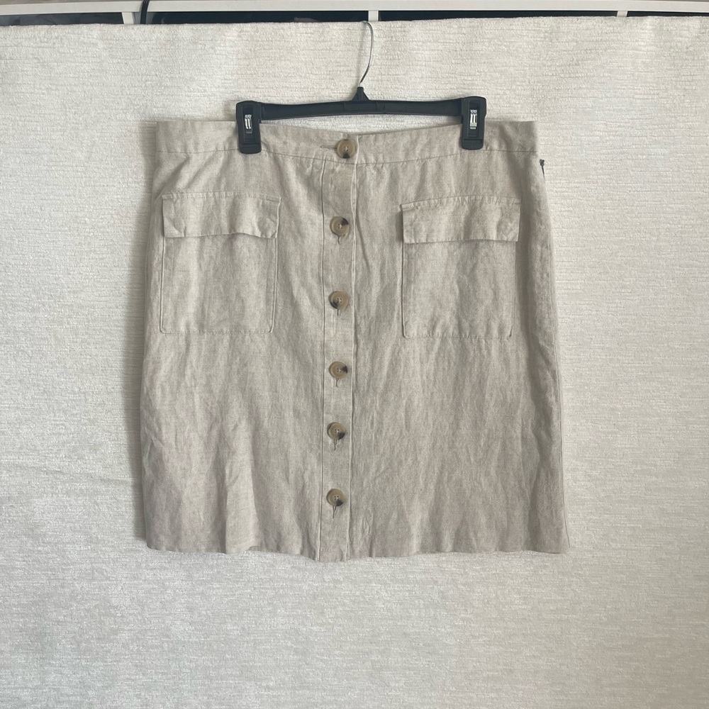 Liz Claiborne Beige Button-Front Linen-Blend Skirt with Patch Pockets